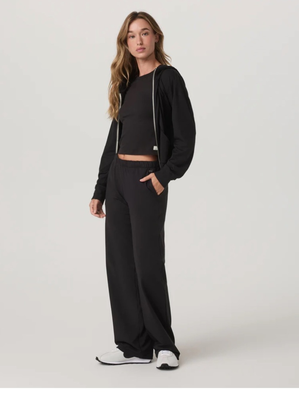 Vuori Black Halo Modern Straight Leg Pant-Short XS. Sold out!!